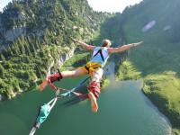 开云APP-东决关键战之夜，拉文压力下完成爆发