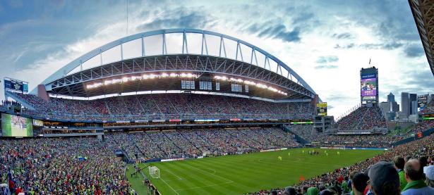 开云官方app入口-梅赛德斯力克法拉利，塞恩斯惊艳四座，一场策略与勇气的双重胜利