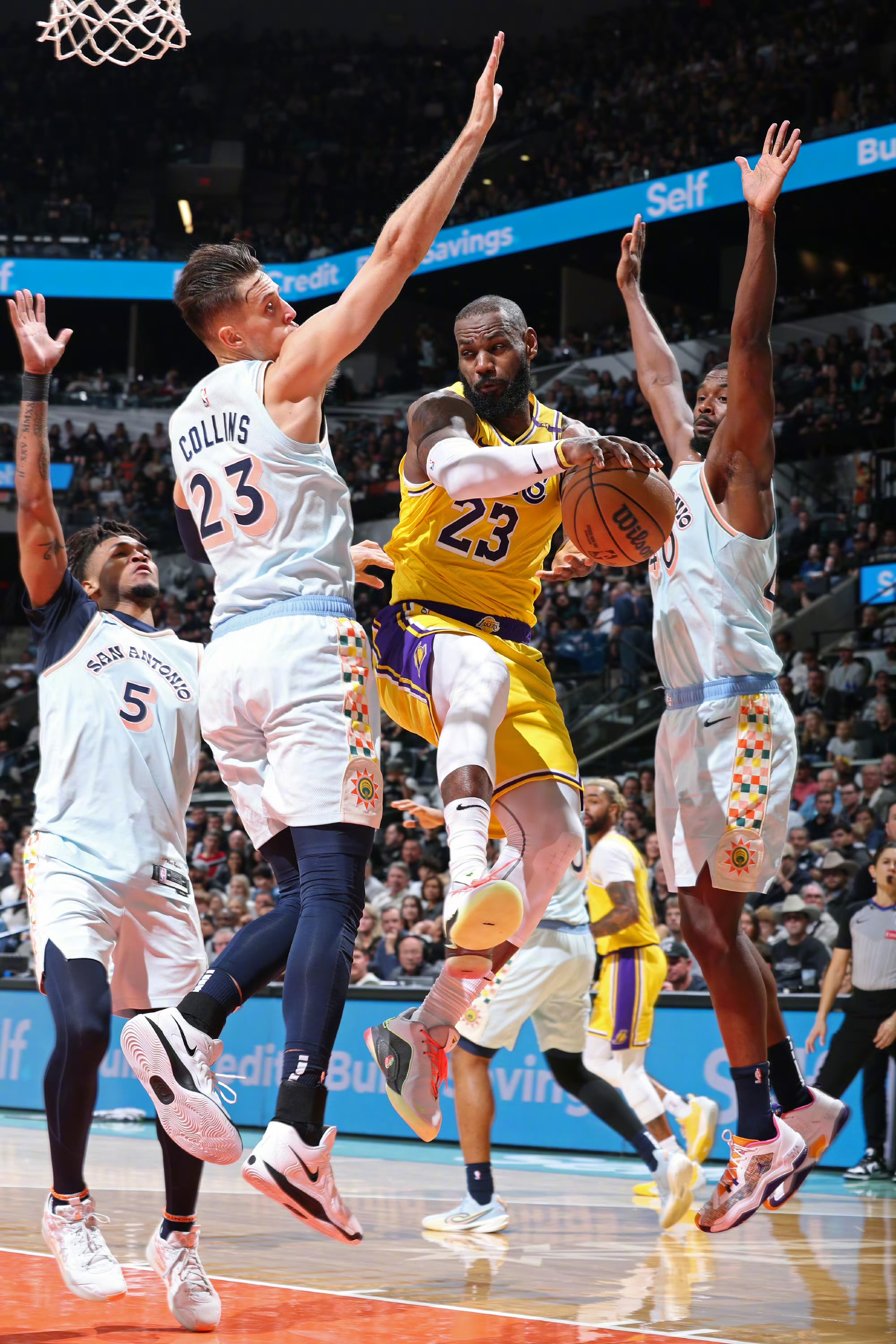 比赛末段发生精彩绝伦逆转,球迷欲哭无泪的简单介绍 比赛末段发生精彩绝伦逆转,球迷欲哭无泪的简单介绍