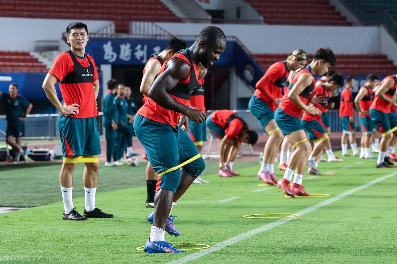 关于河南队球员在比赛中表现出色,取得惊人胜利的信息 关于河南队球员在比赛中表现出色,取得惊人胜利的信息