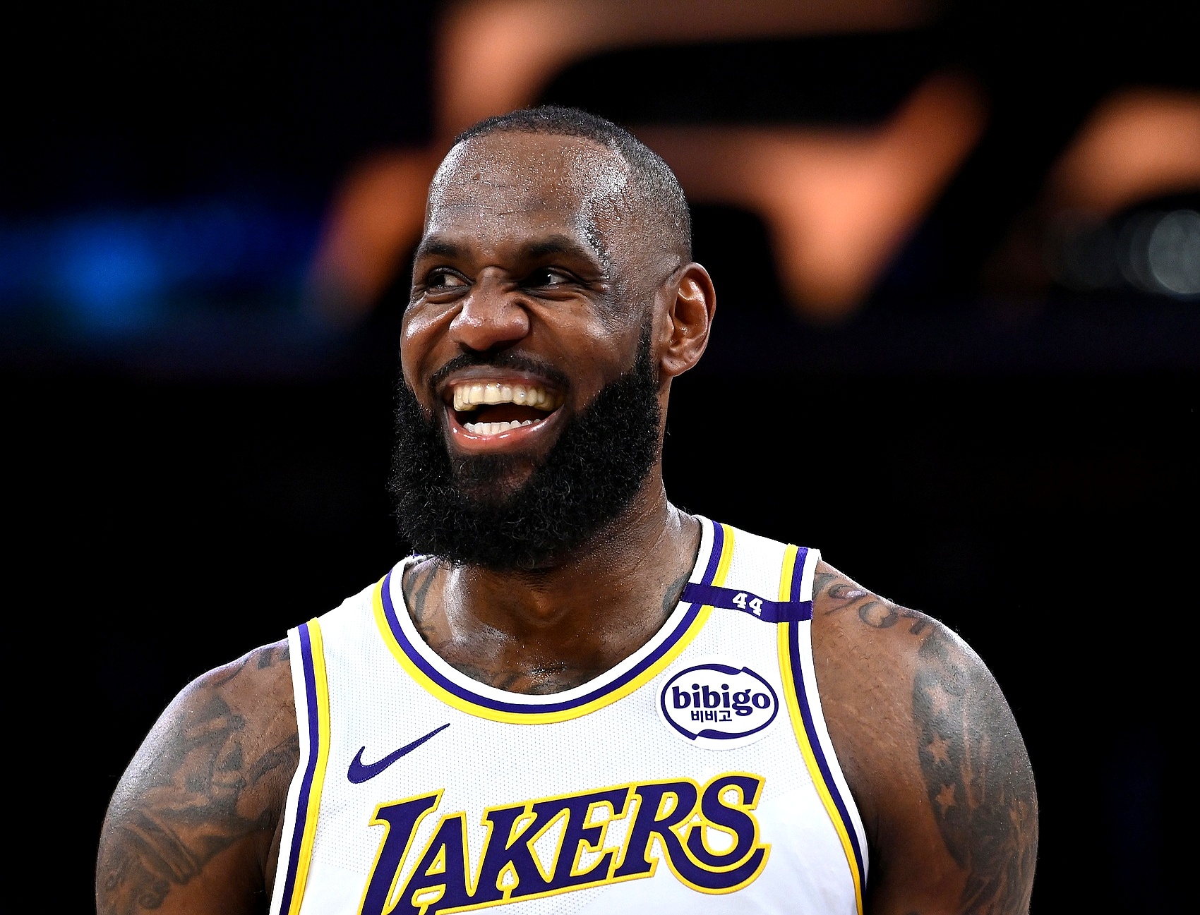 勒布朗詹姆斯领衔球队,取得不败战绩 勒布朗詹姆斯领衔球队,取得不败战绩