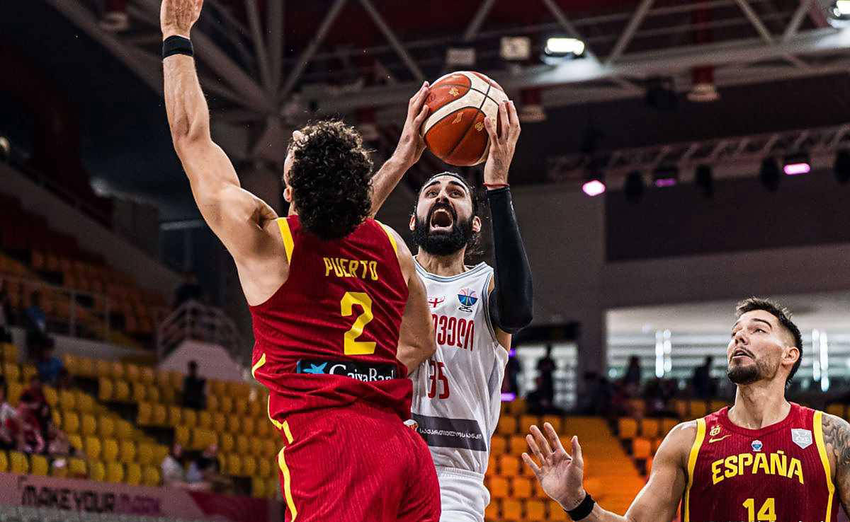 包含魔术队球员展现出色表现，协助球队取得胜场的词条