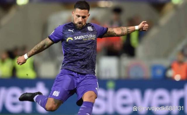 关于帕德博恩球员士气高涨备战下一个比赛的信息 关于帕德博恩球员士气高涨备战下一个比赛的信息