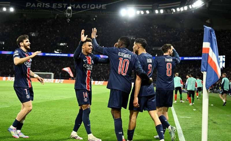 包含巴黎圣日耳曼斗志昂扬争夺欧洲纽带杯的词条